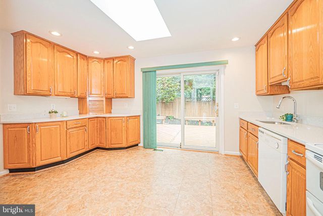 2419 CARON LN, Falls Church, VA 22043