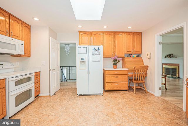 2419 CARON LN, Falls Church, VA 22043