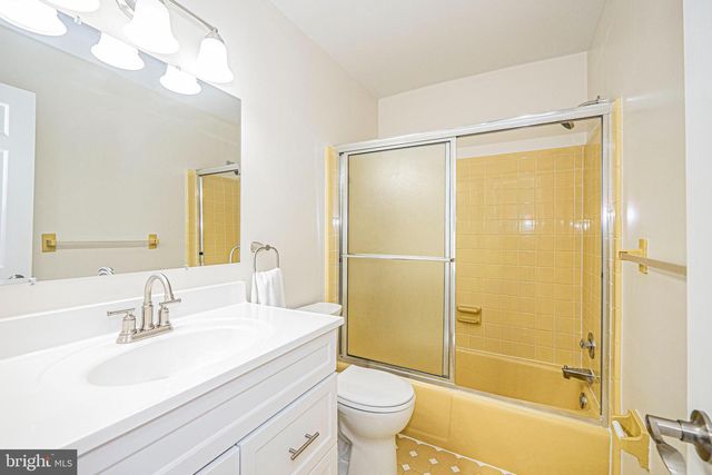 2419 CARON LN, Falls Church, VA 22043