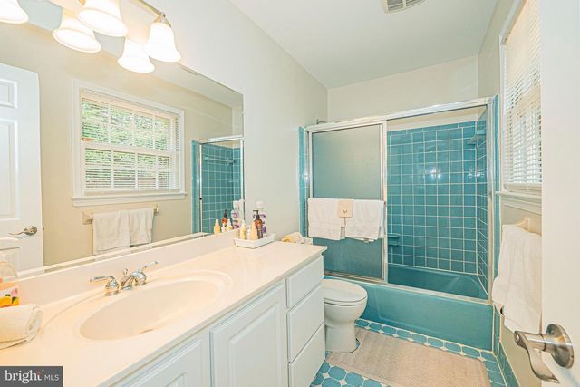 2419 CARON LN, Falls Church, VA 22043