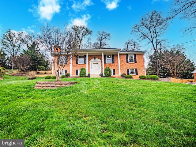 2419 CARON LN, Falls Church, VA 22043