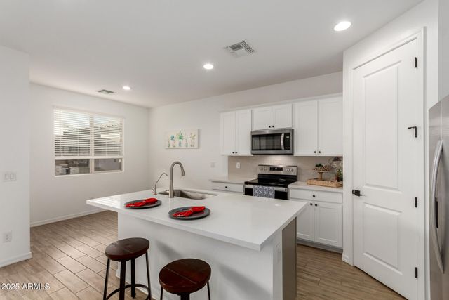 9450 E SECTOR Drive, Mesa, AZ 85212