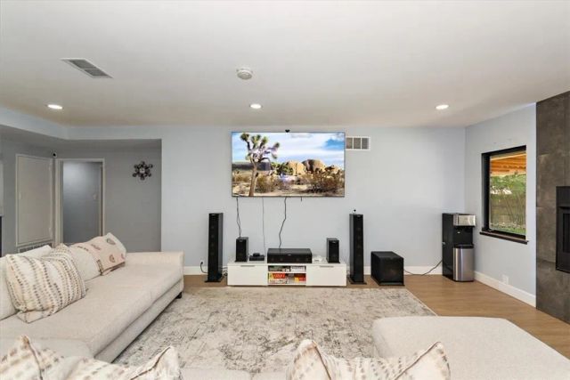 2105 Oxford Avenue, Claremont, CA 91711