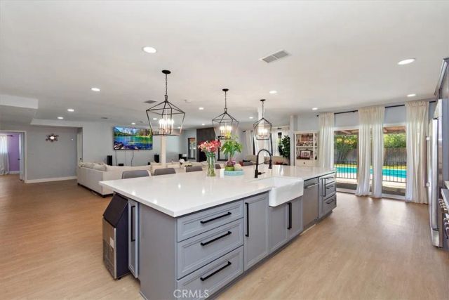 2105 Oxford Avenue, Claremont, CA 91711