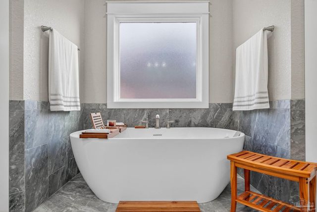 2495 Timsbury Loop, Cantonment, FL 32533