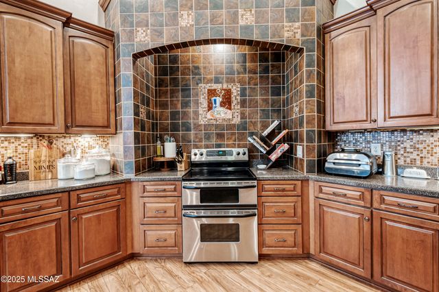 7530 W Bucking Horse Road, Sahuarita, AZ 85629