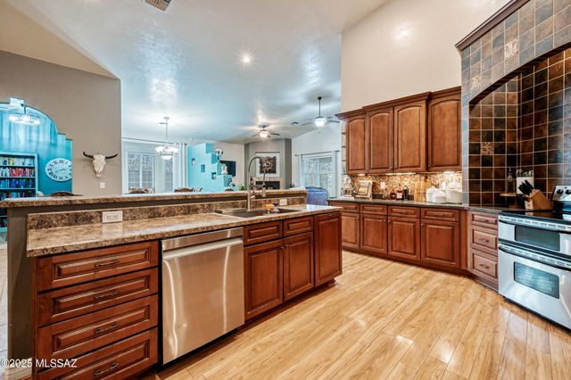 7530 W Bucking Horse Road, Sahuarita, AZ 85629