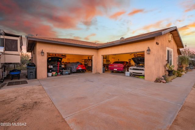 7530 W Bucking Horse Road, Sahuarita, AZ 85629