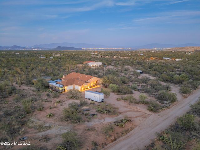 7530 W Bucking Horse Road, Sahuarita, AZ 85629