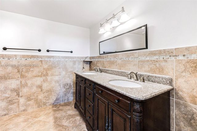 770 NE 199th St 106F, Miami, FL 33179