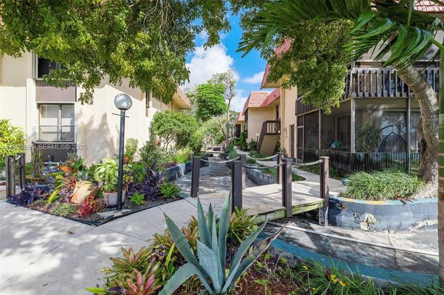 770 NE 199th St 106F, Miami, FL 33179