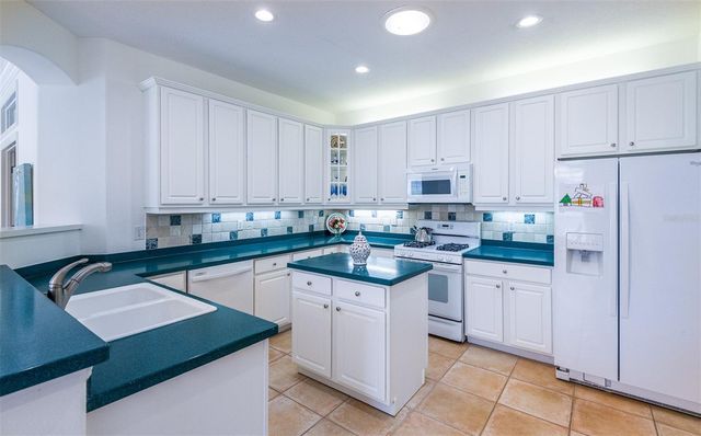 7048 OLD TABBY CIRCLE, Lakewood Ranch, FL 34202