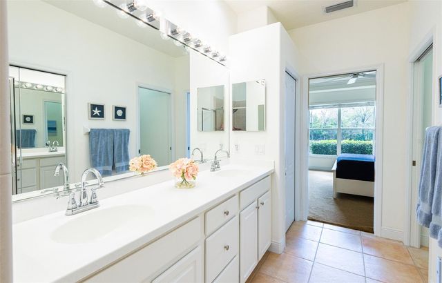 7048 OLD TABBY CIRCLE, Lakewood Ranch, FL 34202