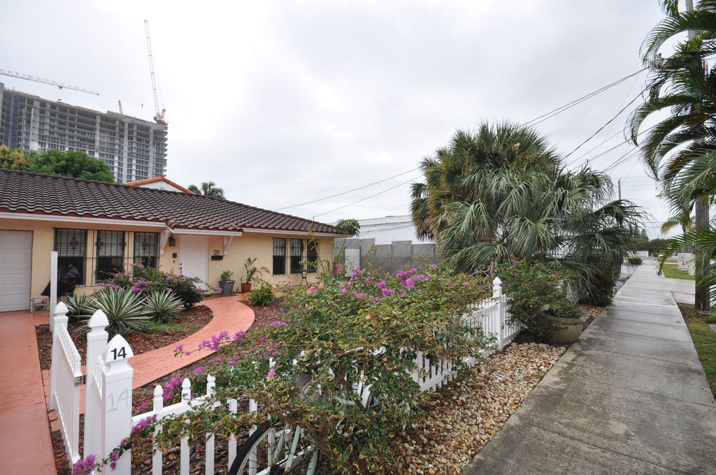 10 Evergreen Drive, Lake Park, FL 33403