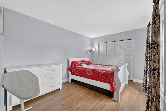 1380 NE 40th Drive, Oakland Park, FL 33334