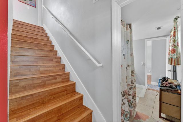 1380 NE 40th Drive, Oakland Park, FL 33334