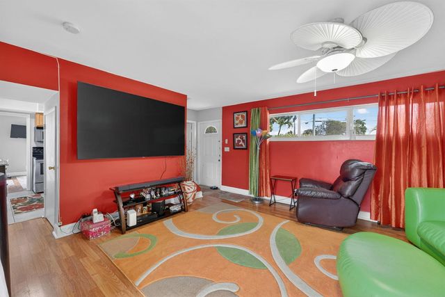 1380 NE 40th Drive, Oakland Park, FL 33334