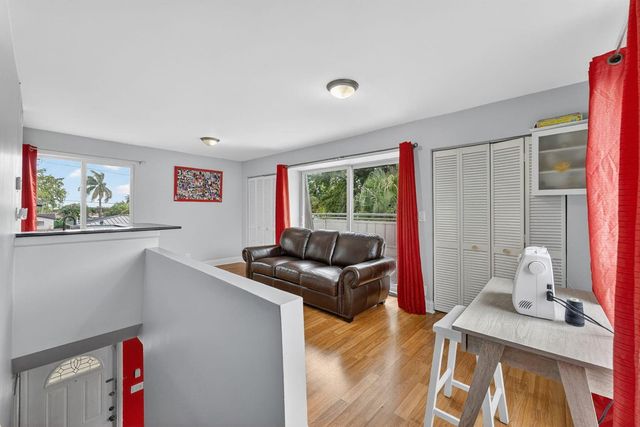1380 NE 40th Drive, Oakland Park, FL 33334
