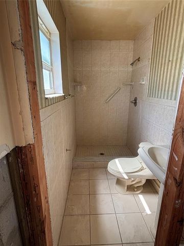 8422 BOXWOOD DRIVE, Tampa, FL 33615