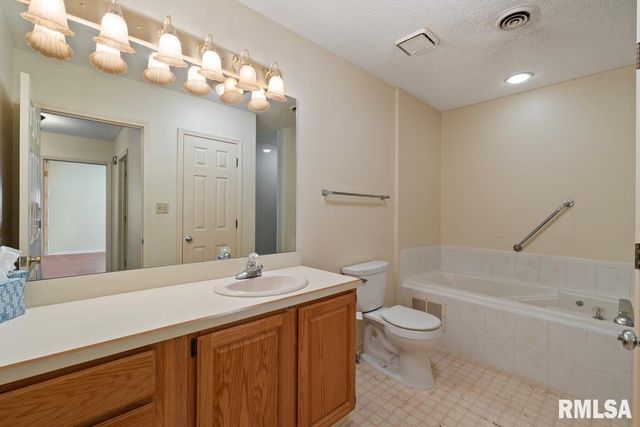 1104 Kimberly Rd Unit 602, Bettendorf, IA 52722