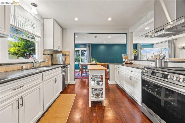 10809 Mcintyre St, Oakland, CA 94605