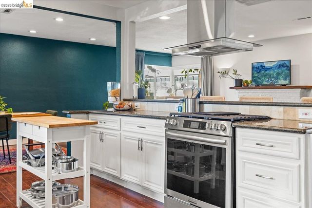 10809 Mcintyre St, Oakland, CA 94605