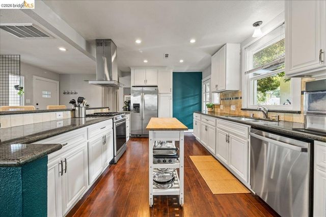 10809 Mcintyre St, Oakland, CA 94605