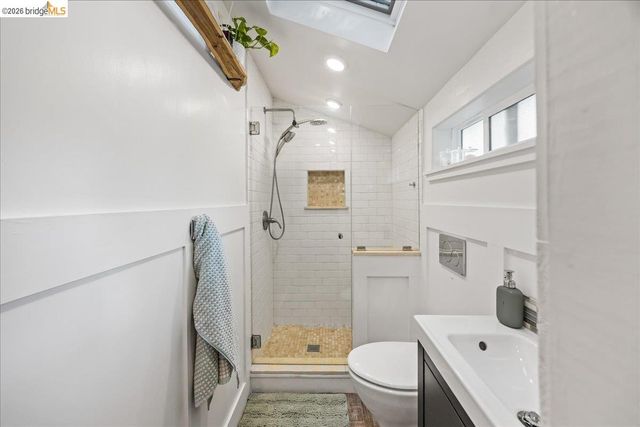 10809 Mcintyre St, Oakland, CA 94605