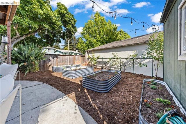10809 Mcintyre St, Oakland, CA 94605