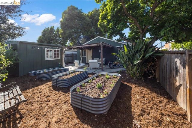 10809 Mcintyre St, Oakland, CA 94605