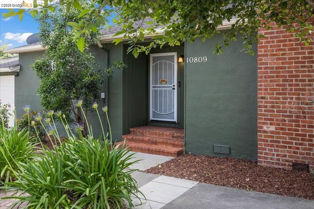 10809 Mcintyre St, Oakland, CA 94605