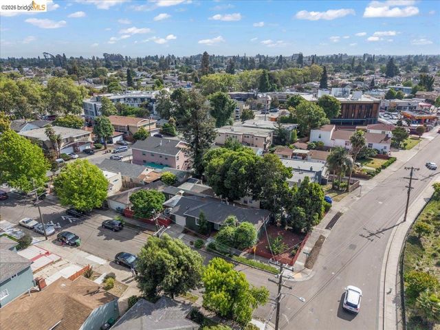 10809 Mcintyre St, Oakland, CA 94605