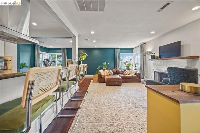 10809 Mcintyre St, Oakland, CA 94605