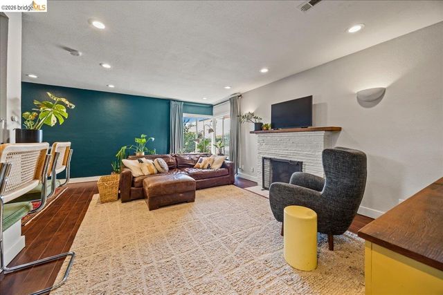 10809 Mcintyre St, Oakland, CA 94605