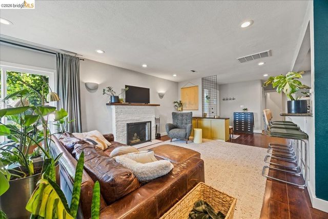 10809 Mcintyre St, Oakland, CA 94605