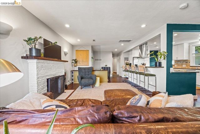 10809 Mcintyre St, Oakland, CA 94605