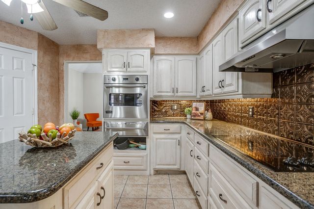 128 Oakwood Court, Lakeside, TX 76135