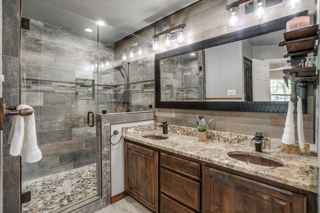 128 Oakwood Court, Lakeside, TX 76135