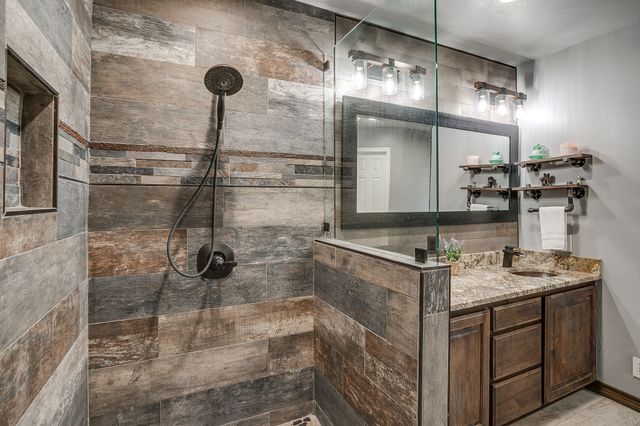 128 Oakwood Court, Lakeside, TX 76135