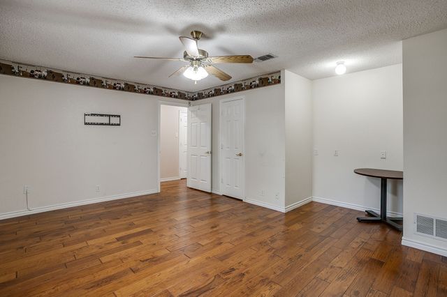 128 Oakwood Court, Lakeside, TX 76135