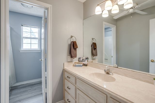 128 Oakwood Court, Lakeside, TX 76135