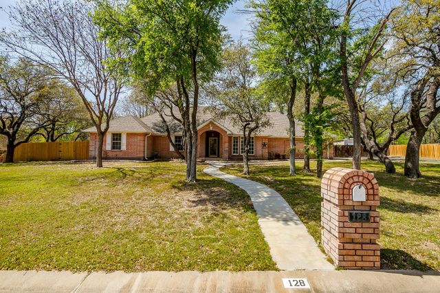 128 Oakwood Court, Lakeside, TX 76135