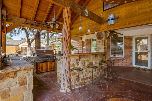 128 Oakwood Court, Lakeside, TX 76135