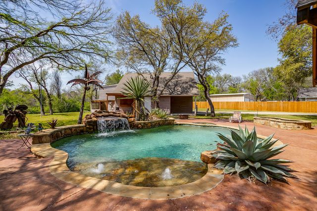 128 Oakwood Court, Lakeside, TX 76135