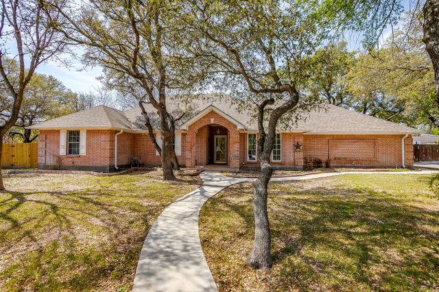 128 Oakwood Court, Lakeside, TX 76135