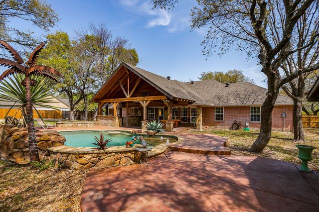 128 Oakwood Court, Lakeside, TX 76135