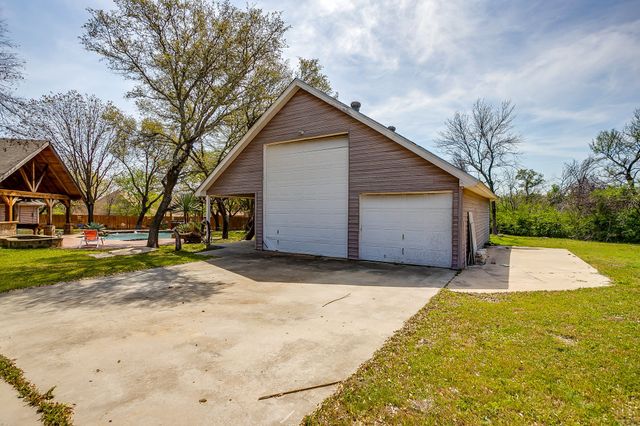 128 Oakwood Court, Lakeside, TX 76135