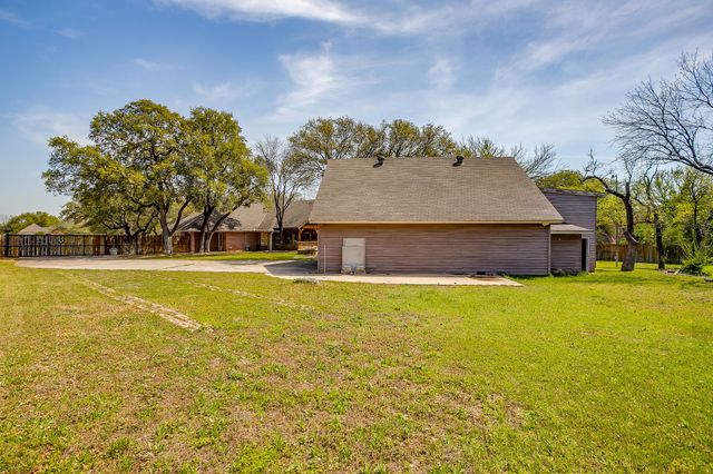 128 Oakwood Court, Lakeside, TX 76135