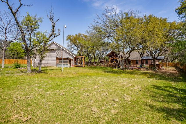 128 Oakwood Court, Lakeside, TX 76135