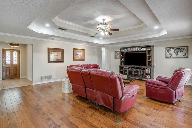 128 Oakwood Court, Lakeside, TX 76135